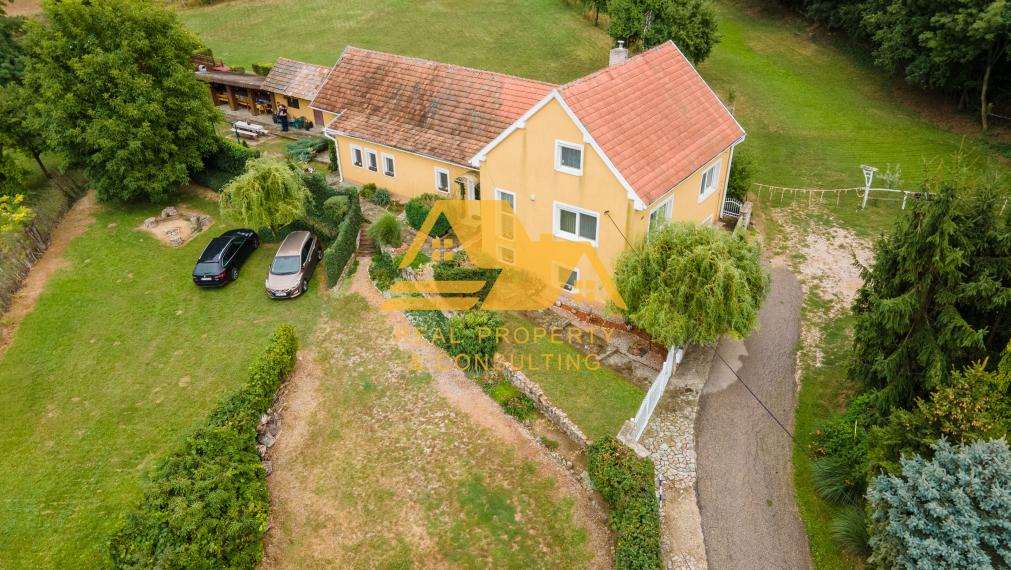 Exkluzívne! Predám apartmánový dom v obci Podhájska