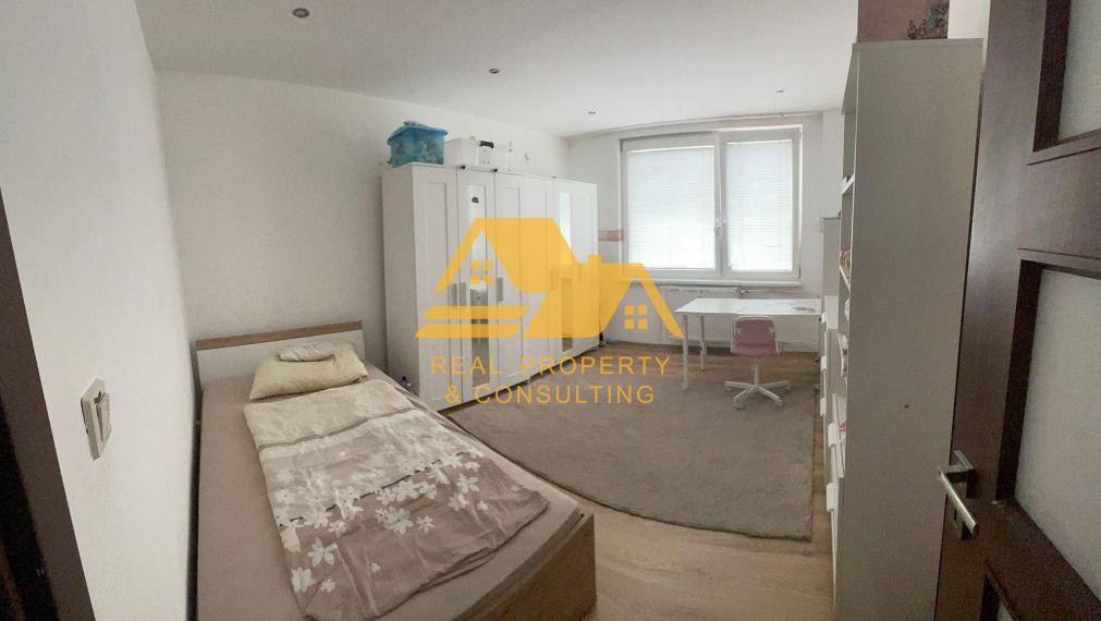 Exkluzívne!Predám 3 izbový byt s 2 balkónmi v Nových Zámkoch