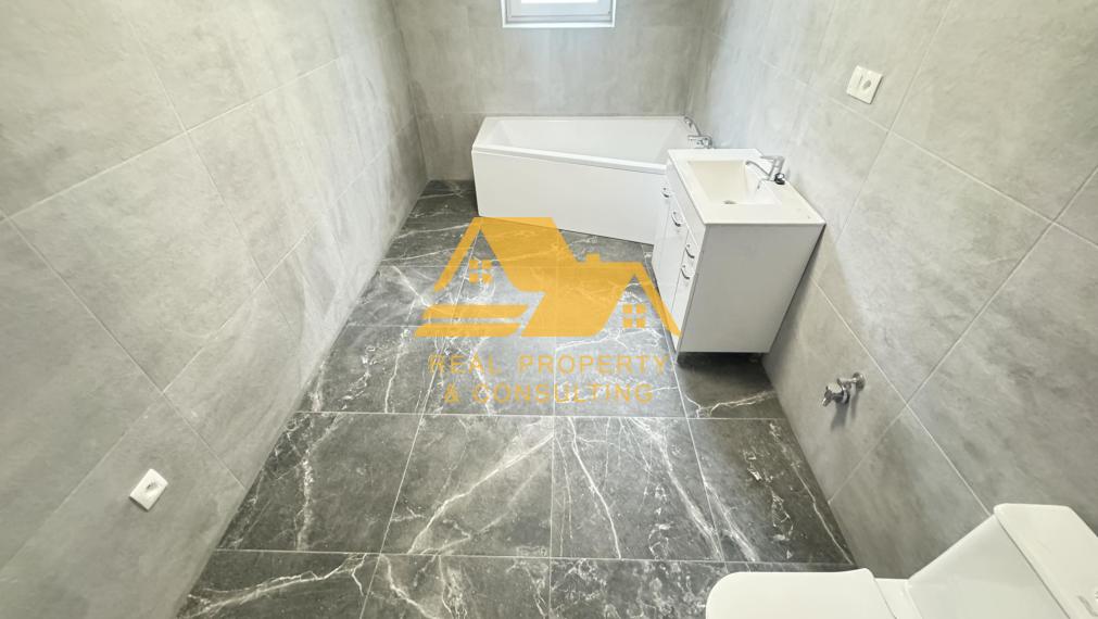 Predám dvojgeneračný dom v tichej lokalite v meste Hurbanovo