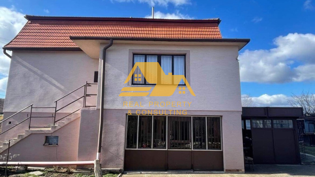 Predám veľký rodinný dom v obci Bánov