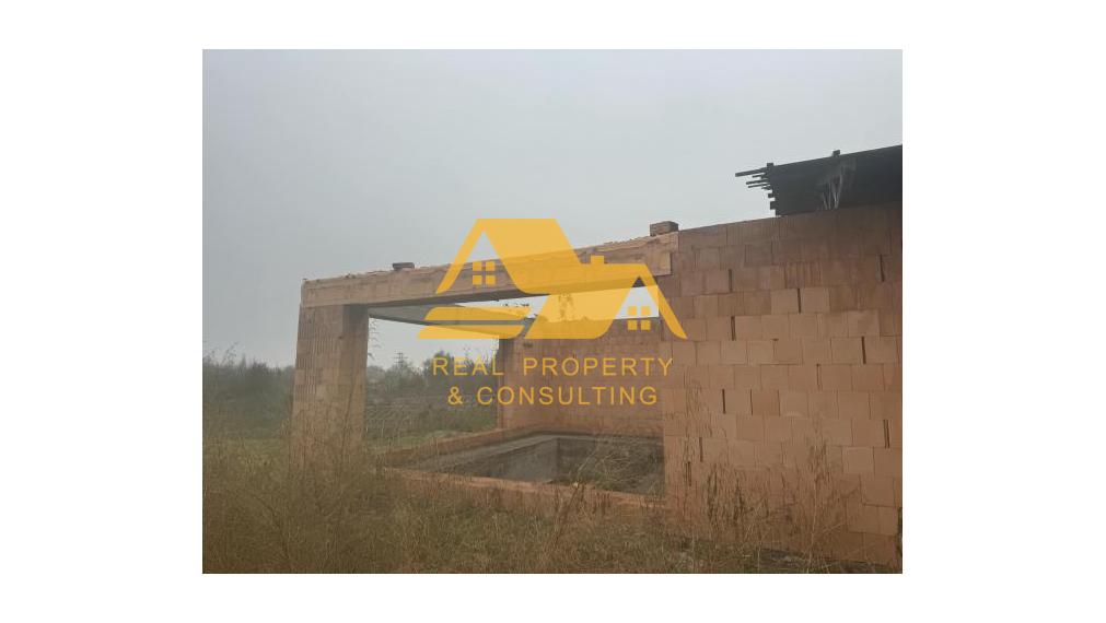 Predám rozostavanú budovu s pozemkom v Hurbanove