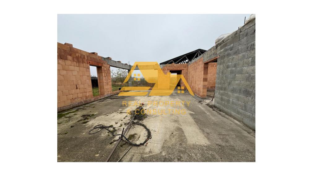 Predám rozostavanú budovu s pozemkom v Hurbanove