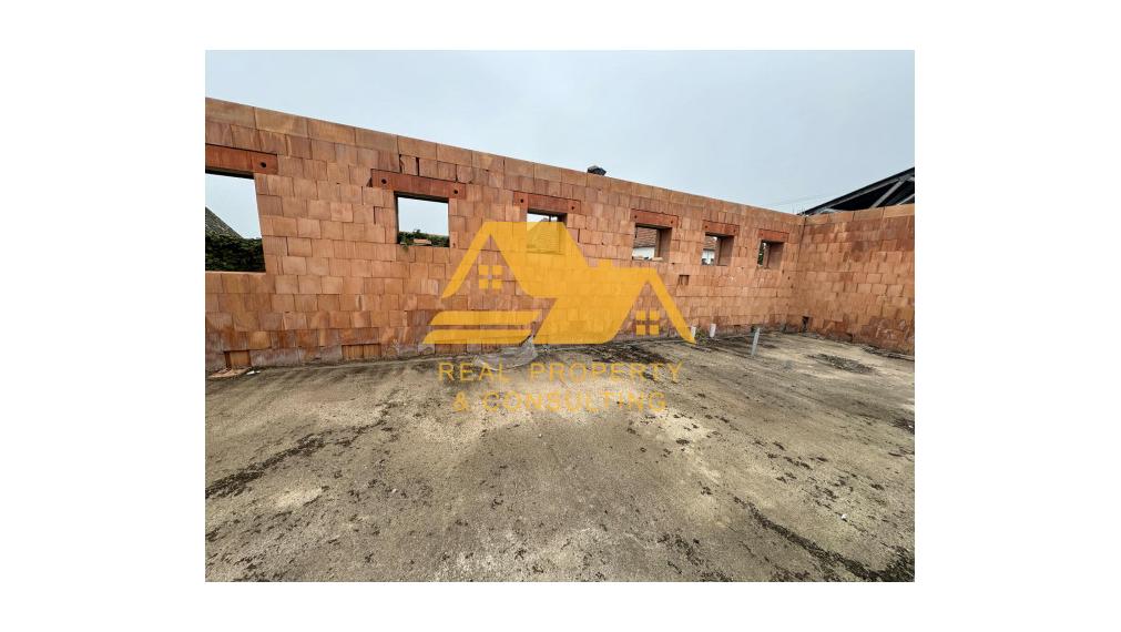 Predám rozostavanú budovu s pozemkom v Hurbanove