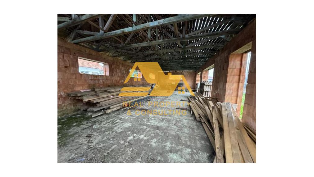 Predám rozostavanú budovu s pozemkom v Hurbanove