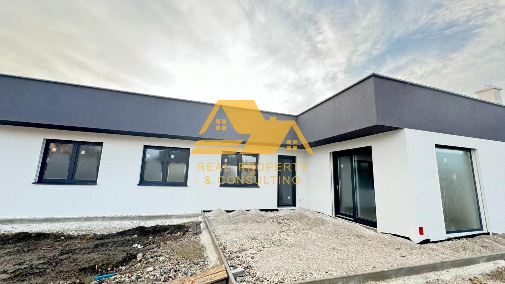 Predám 4 izbovú novostavbu rodinného domu v obci Žihárec