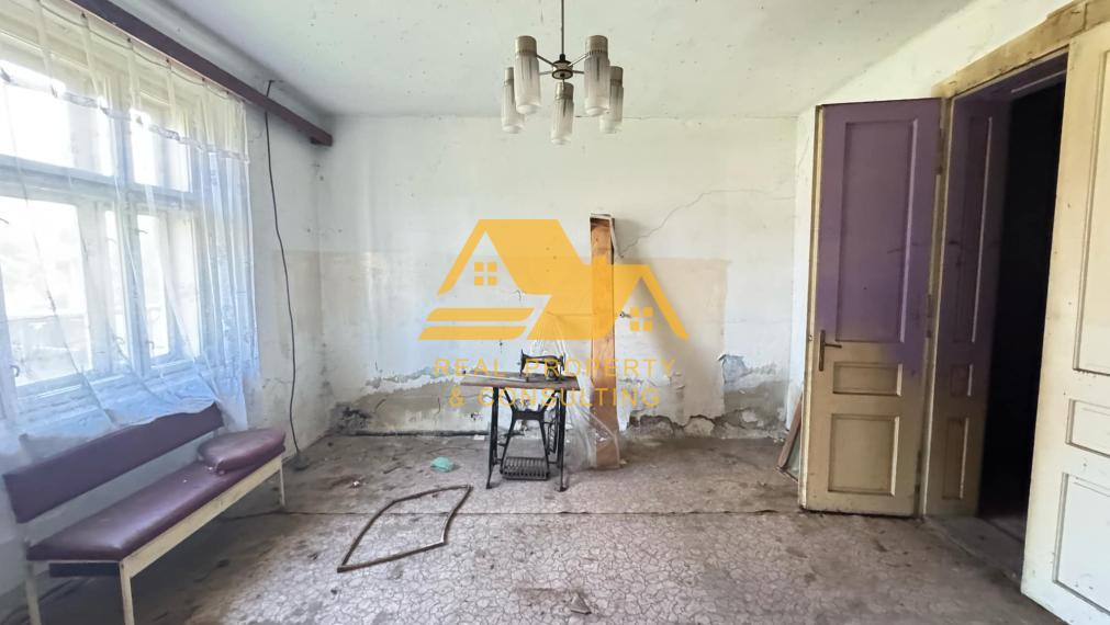 Znížená cena!Predám rodinný dom v obci Dvory nad Žitavou