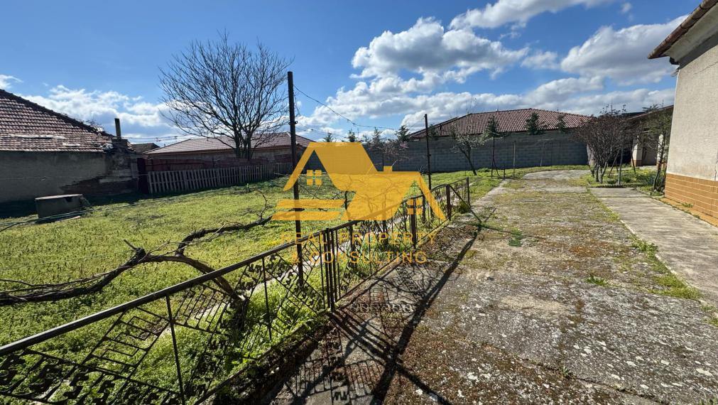 Znížená cena!Predám rodinný dom v obci Dvory nad Žitavou