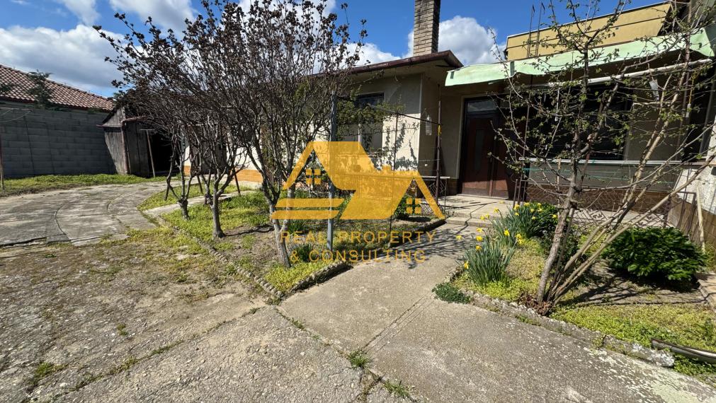 Znížená cena!Predám rodinný dom v obci Dvory nad Žitavou