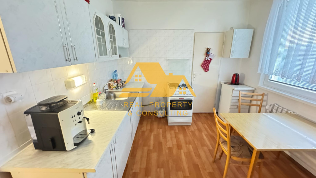 Predám veľký 2 izbový byt s balkónom v Nových Zámkoch