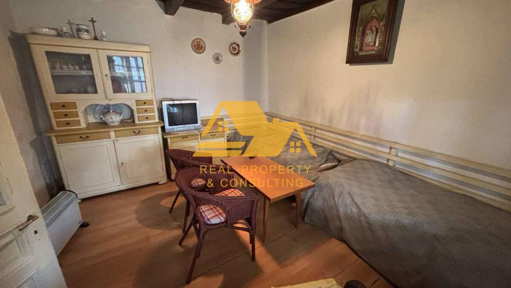 Predám dom s veľkým pozemkom v obci Černík