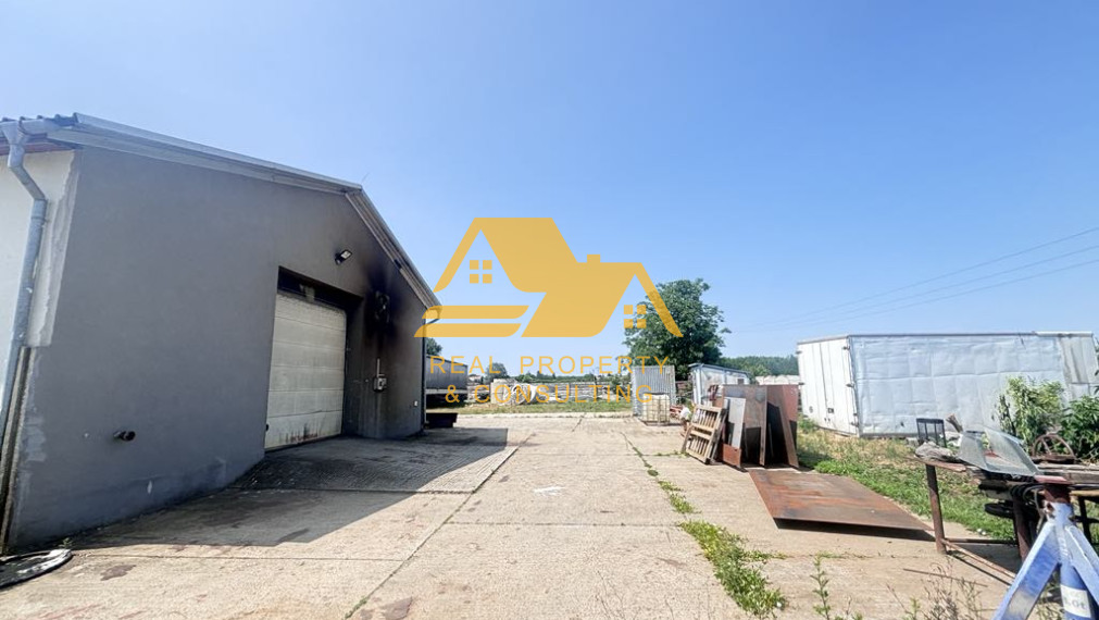 Predám priemyselný areál s 2 výrobnými halami v obci Zemné