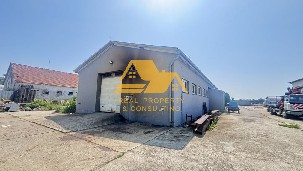 Predám priemyselný areál s 2 výrobnými halami v obci Zemné