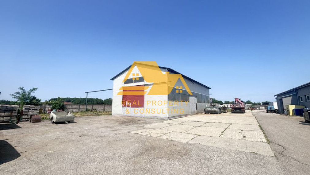 Predám priemyselný areál s 2 výrobnými halami v obci Zemné