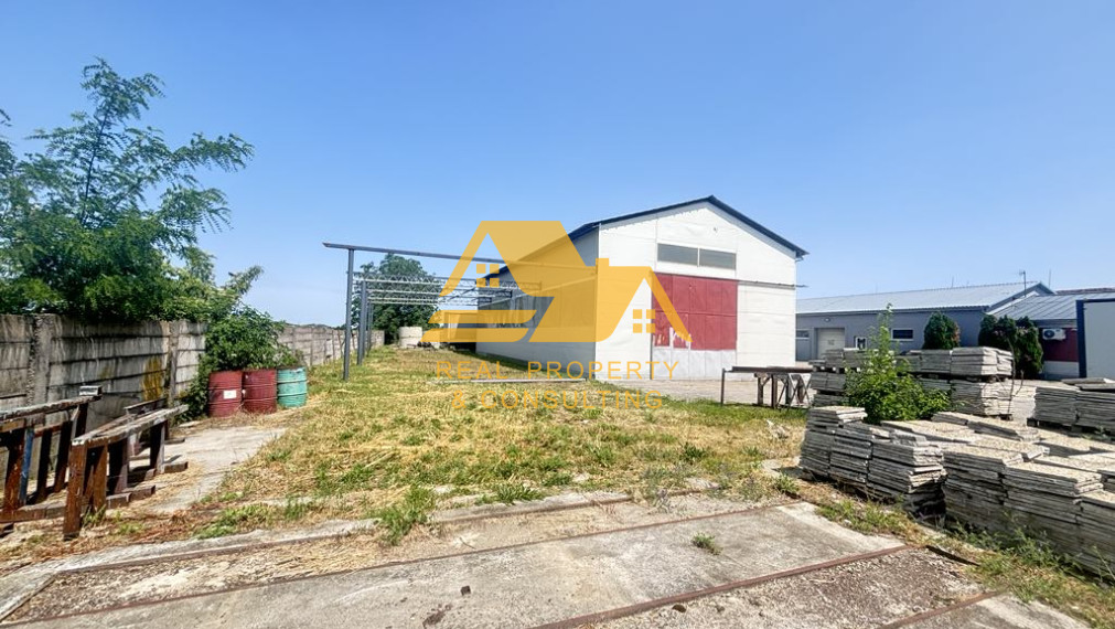 Predám priemyselný areál s 2 výrobnými halami v obci Zemné