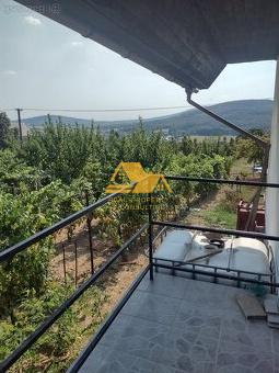 Predám poschodovú chatu v obci Jelenec