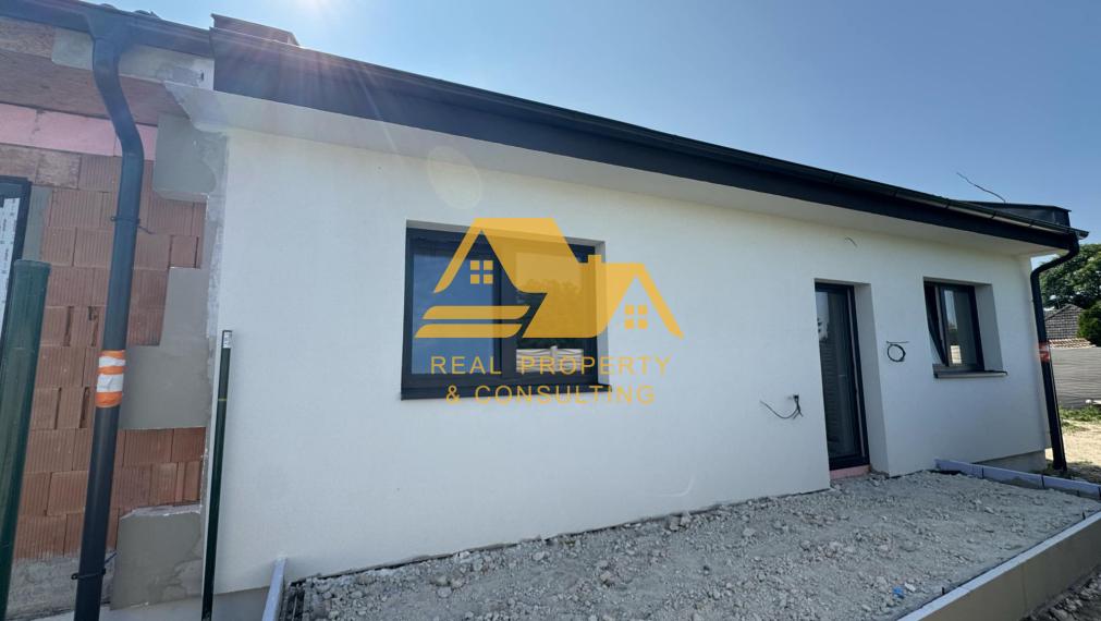 Predám novostavbu v radovej zástavbe v obci Selice