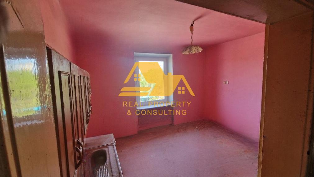 Predám tehlový 2 izbový byt v Štúrove