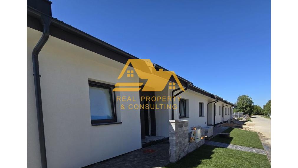 Predám novostavbu v radovej zástavbe v obci Selice