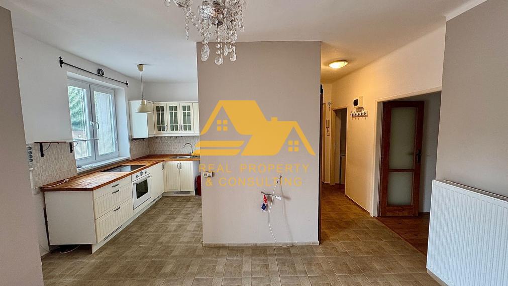 Predám tehlový 3 izbový byt s balkónom v Nových Zámkoch