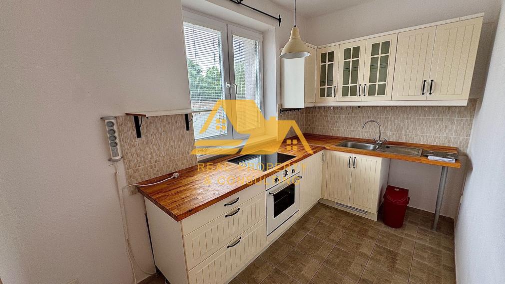 Predám tehlový 3 izbový byt s balkónom v Nových Zámkoch