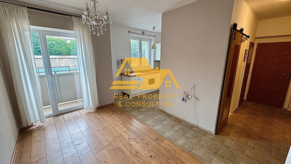 Predám tehlový 3 izbový byt s balkónom v Nových Zámkoch