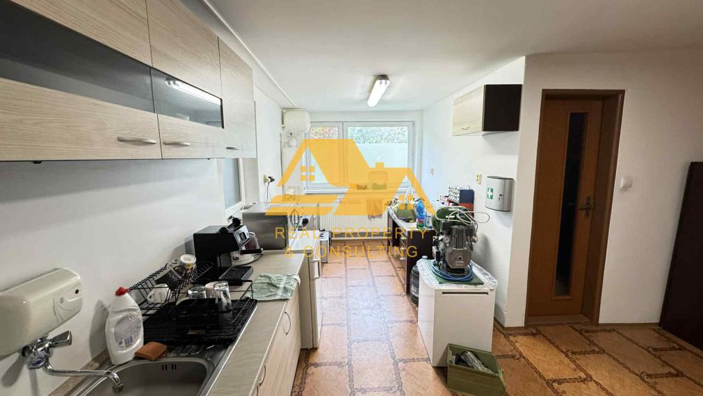 Exkluzívne! Predám rodinný dom na podnikanie v Nových Zámkoch