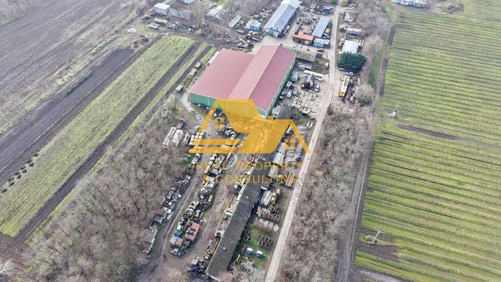 Predám veľký priemyselný areál s halami v Nových Zámkoch