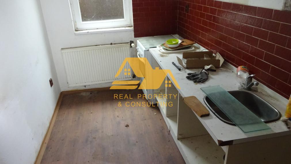 Predám veľký priemyselný areál s halami v Nových Zámkoch