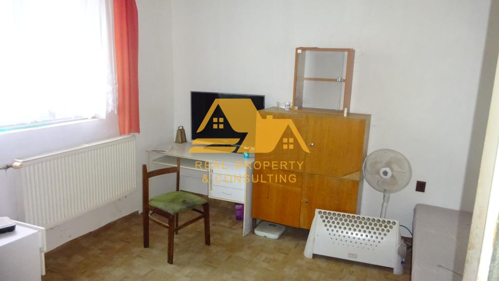 Predám veľký priemyselný areál s halami v Nových Zámkoch