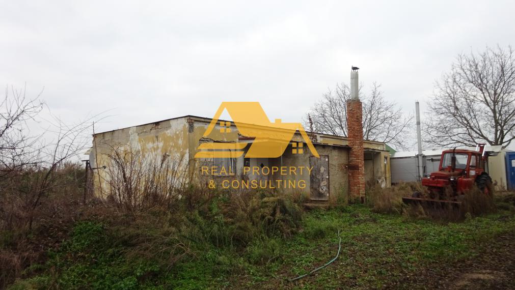 Predám veľký priemyselný areál s halami v Nových Zámkoch