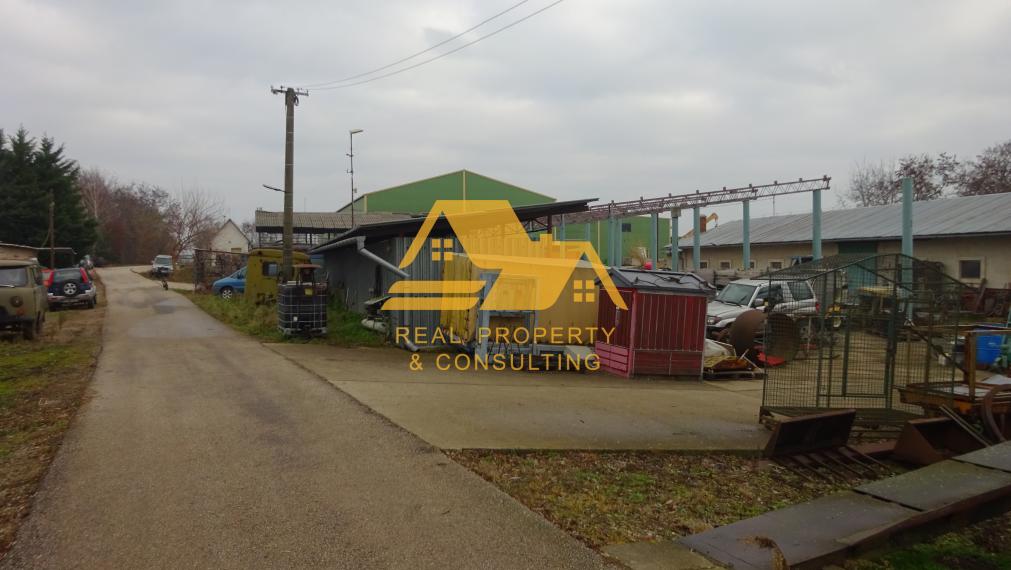 Predám veľký priemyselný areál s halami v Nových Zámkoch