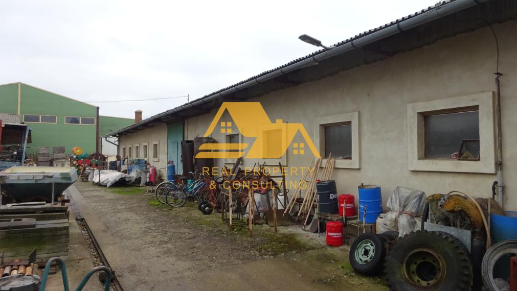 Predám veľký priemyselný areál s halami v Nových Zámkoch