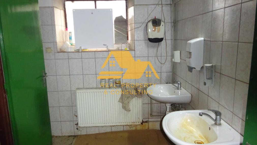 Predám veľký priemyselný areál s halami v Nových Zámkoch