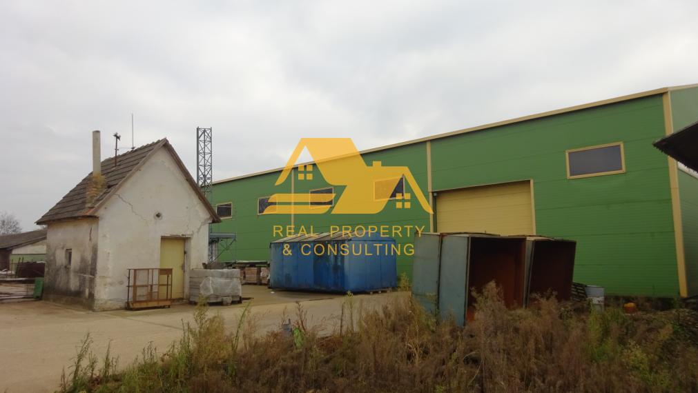 Predám veľký priemyselný areál s halami v Nových Zámkoch