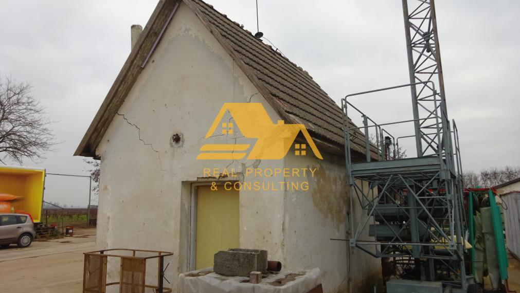 Predám veľký priemyselný areál s halami v Nových Zámkoch