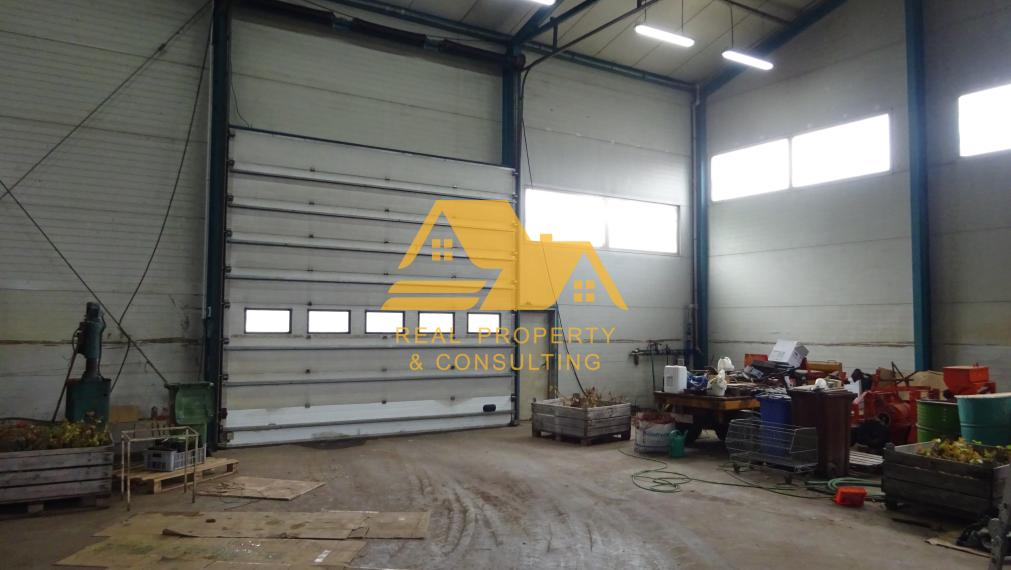 Predám veľký priemyselný areál s halami v Nových Zámkoch