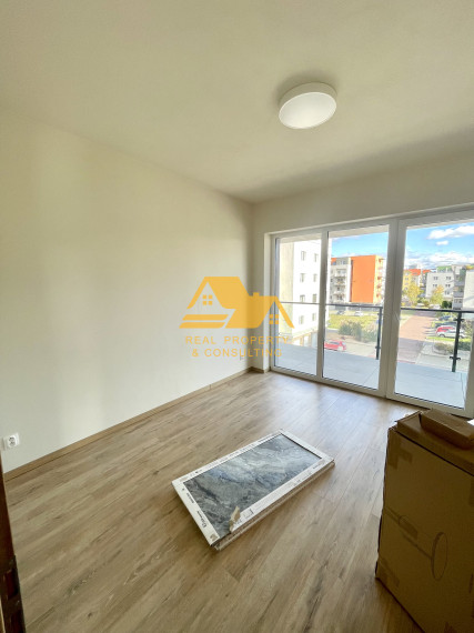 Exkluzívne! Prenajmem 3 izbový byt s veľkou terasou v Nových Zámkoch