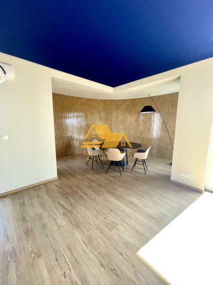 Exkluzívne! Prenajmem 3 izbový byt s veľkou terasou v Nových Zámkoch