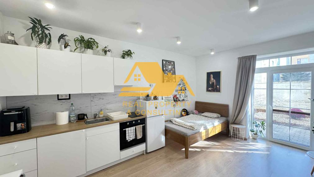 Exkluzívne! Prenajmem garsónku s terasou v Nových Zámkoch