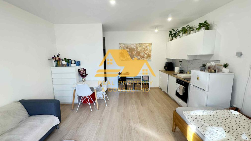 Exkluzívne! Prenajmem garsónku s terasou v Nových Zámkoch