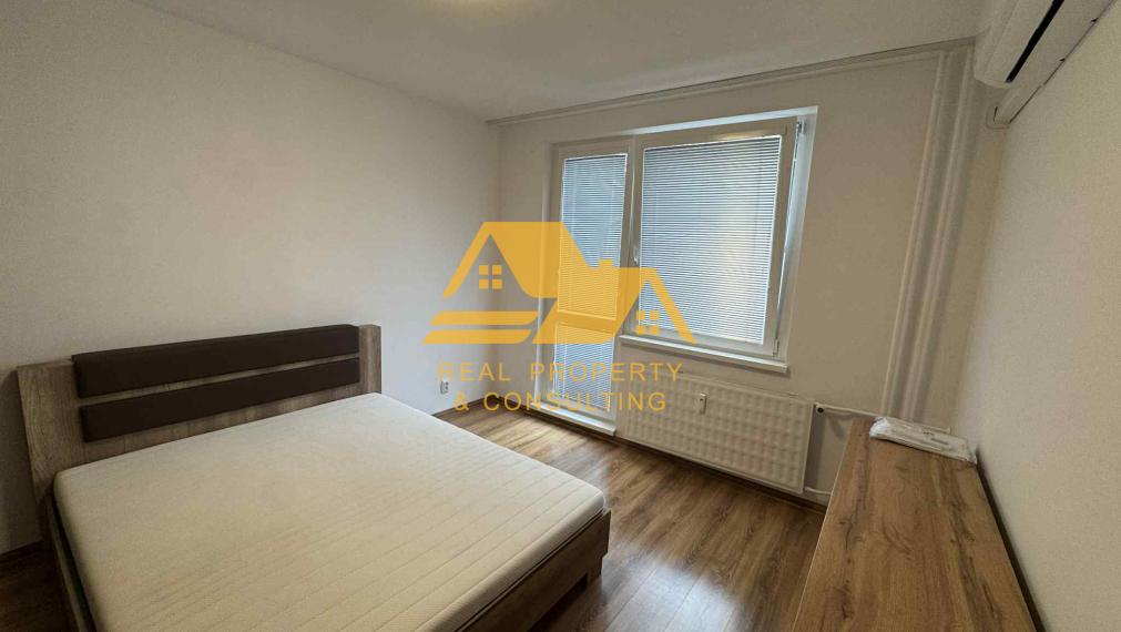 Exkluzívne! Prenajmem 1 izbový byt s balkónom v Nových Zámkoch