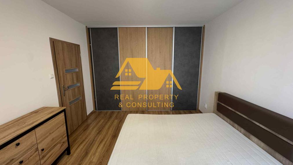 Exkluzívne! Prenajmem 1 izbový byt s balkónom v Nových Zámkoch