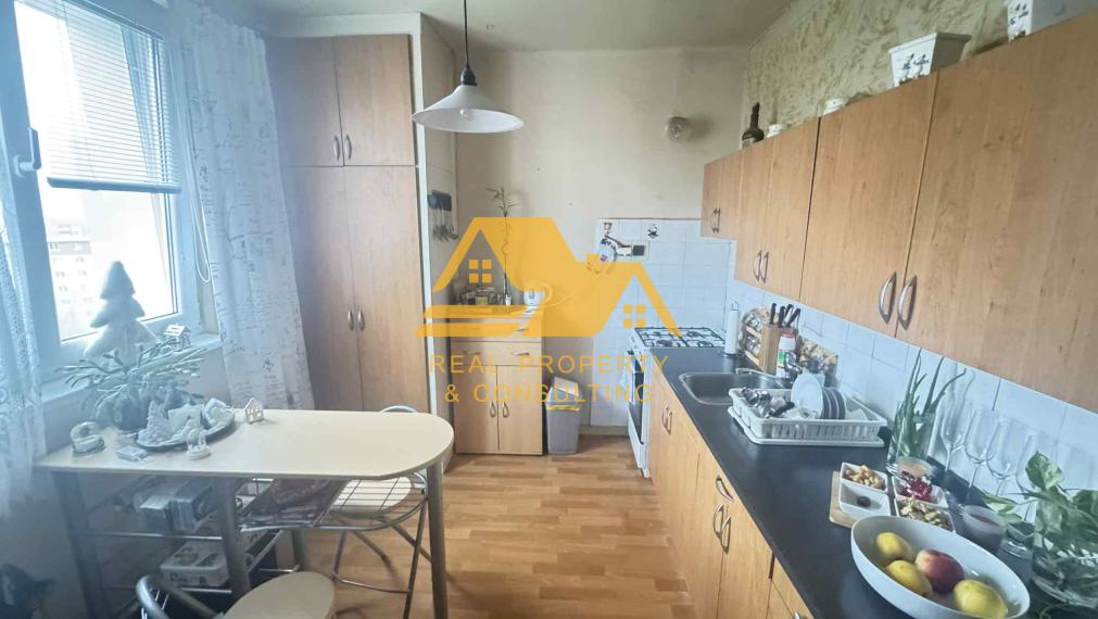 Predám 3 izbový byt s balkónom v Nových Zámkoch