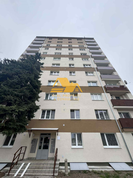 Predám 3 izbový byt s balkónom v Nových Zámkoch