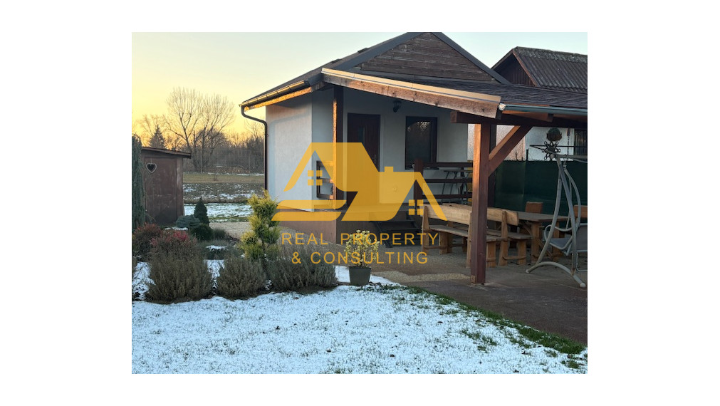 Exkluzívne! Predám peknú chatu s upravenou záhradou v Nových Zámkoch