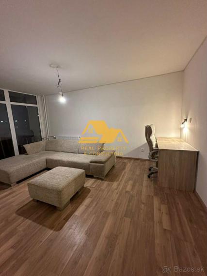 Prenajmem prerobený 2 izbový byt s balkónom v Nových Zámkoch