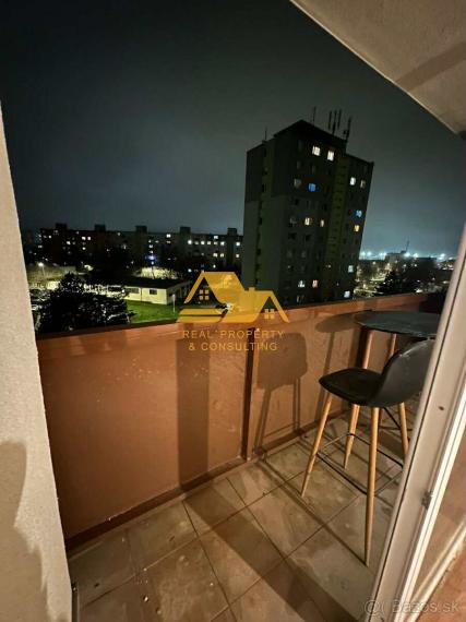 Prenajmem prerobený 2 izbový byt s balkónom v Nových Zámkoch