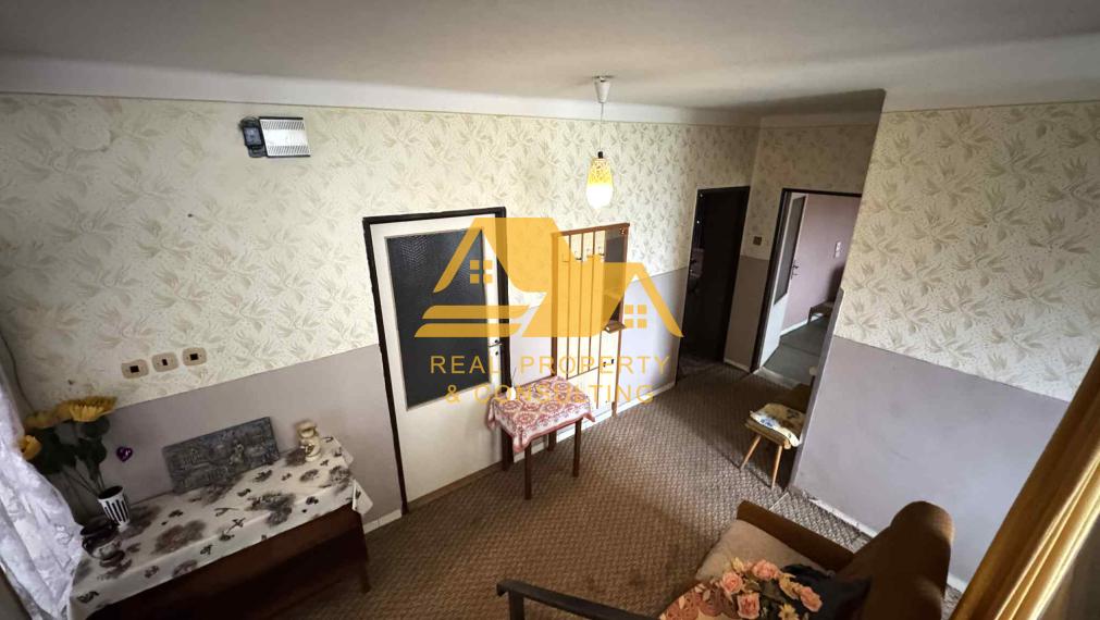 Predám rodinný dom s garážou v obci Dvory nad Žitavou