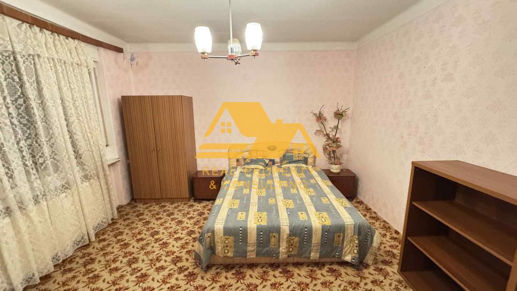 Predám rodinný dom s garážou v obci Dvory nad Žitavou