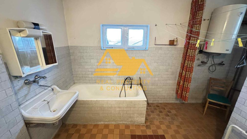 Predám rodinný dom s garážou v obci Dvory nad Žitavou